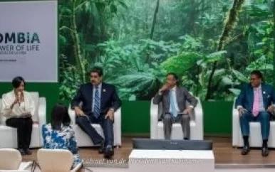 President Santokhi neemt deel aan debat voor behoud Amazone