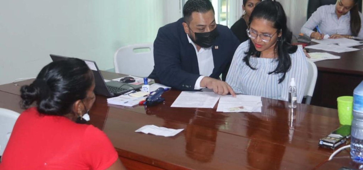 75% van ambtenaren in Nickerie laten zich registreren