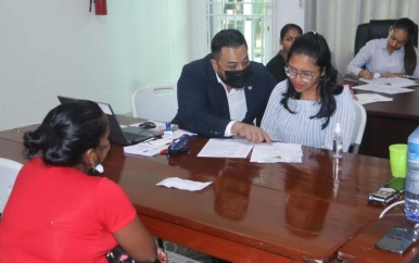 75% van ambtenaren in Nickerie laten zich registreren