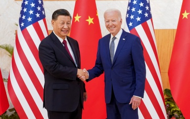 Eerste fysieke ontmoeting tussen Biden en Xi: ‘Hopen dat de relatie verbetert’