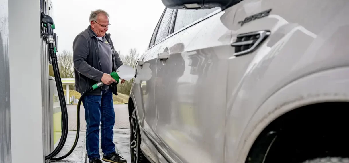 Benzineprijs duikt onder de 2 euro, laagste niveau in ruim een jaar
