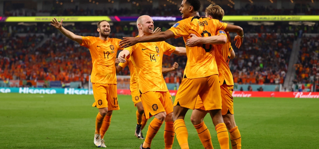 Worstelend Oranje na goals Gakpo en Klaassen in slotfase langs Senegal bij WK-start