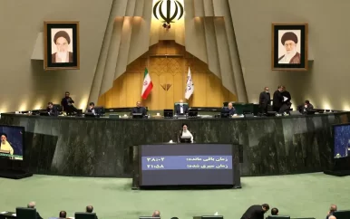 Iran wil protesten de kop indrukken en klaagt meer dan duizend mensen aan