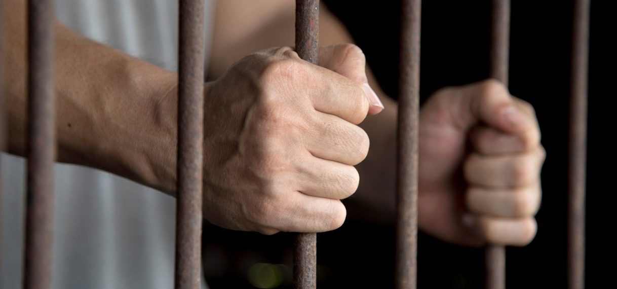 Moordverdachte die ex-vriendin middels messteken om het leven heeft gebracht na door RBTM te zijn aangehouden overleden