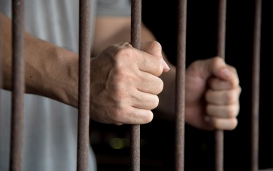 Moordverdachte die ex-vriendin middels messteken om het leven heeft gebracht na door RBTM te zijn aangehouden overleden
