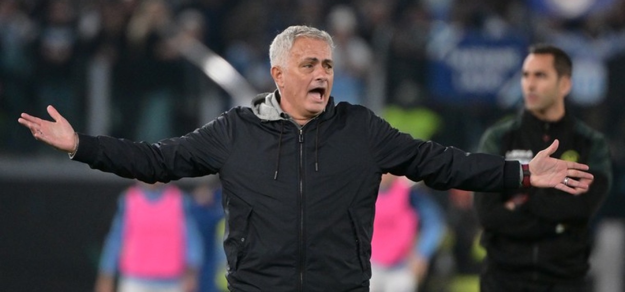Mourinho mist twee duels AS Roma na rode kaart voor uitval tegen scheidsrechter