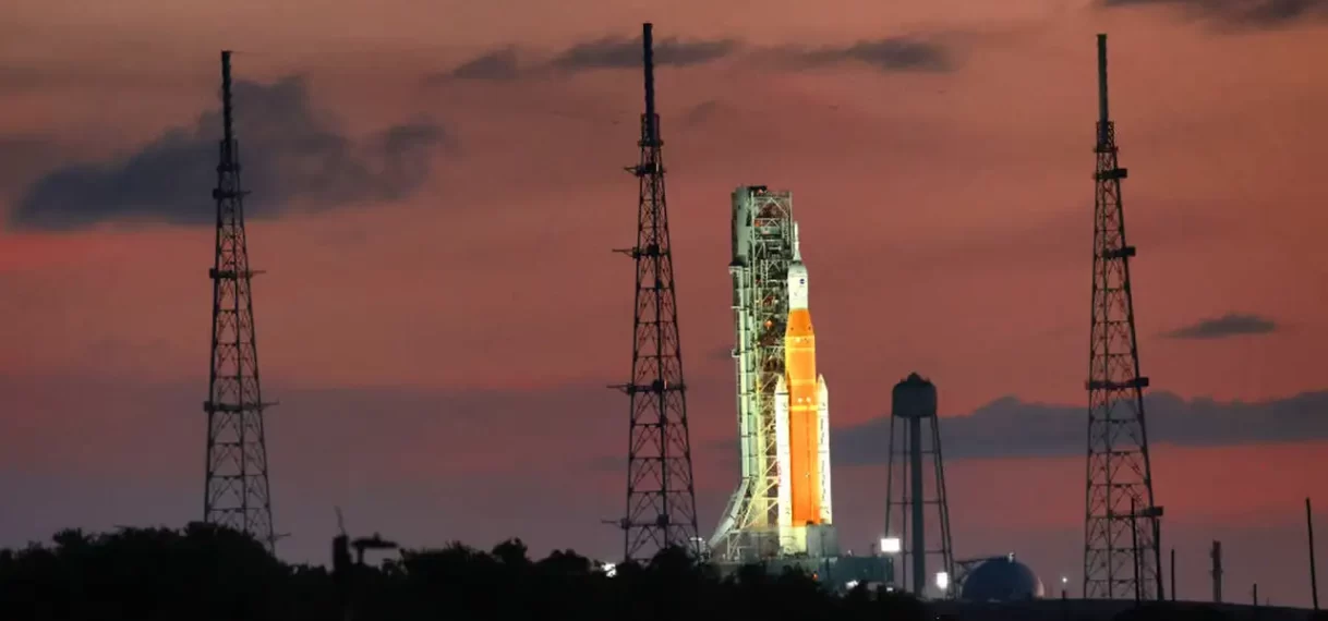 NASA lanceert onbemande maanraket voor Artemis-missie