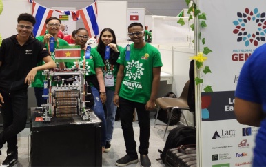 De president feliciteert Robotics Team Suriname
