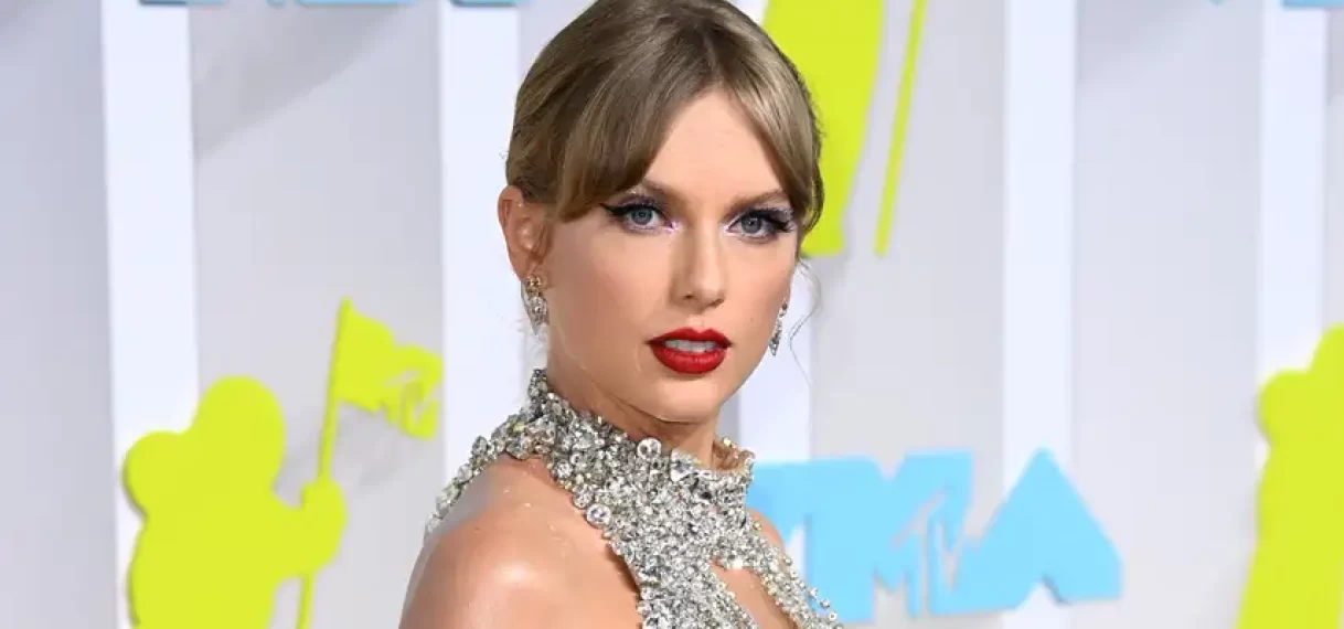 Taylor Swift breekt record door hele top 10 Amerikaanse hitlijst te bezetten