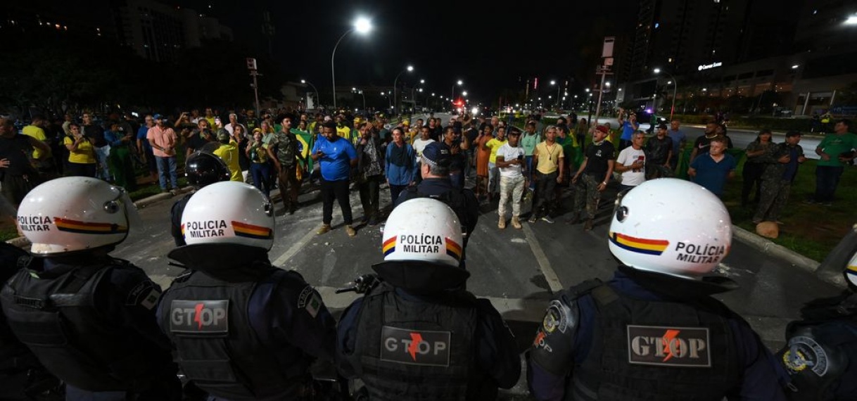 Bolsonaro-aanhangers clashen met politie in Brasilia