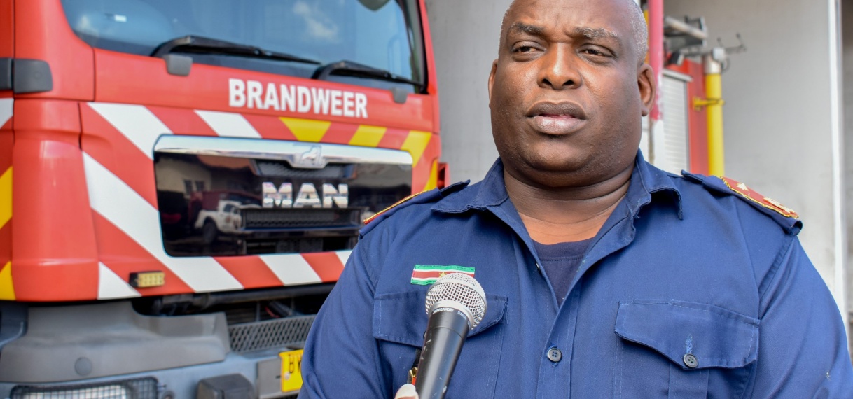 Korps Brandweer Suriname roept gemeenschap op extra voorzichtig te zijn bij afsteken vuurwerk
