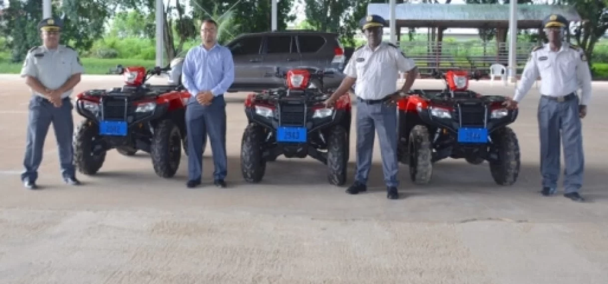 Drie ATV’s voor politiediensten Nickerie, Marowijne en Brokopondo