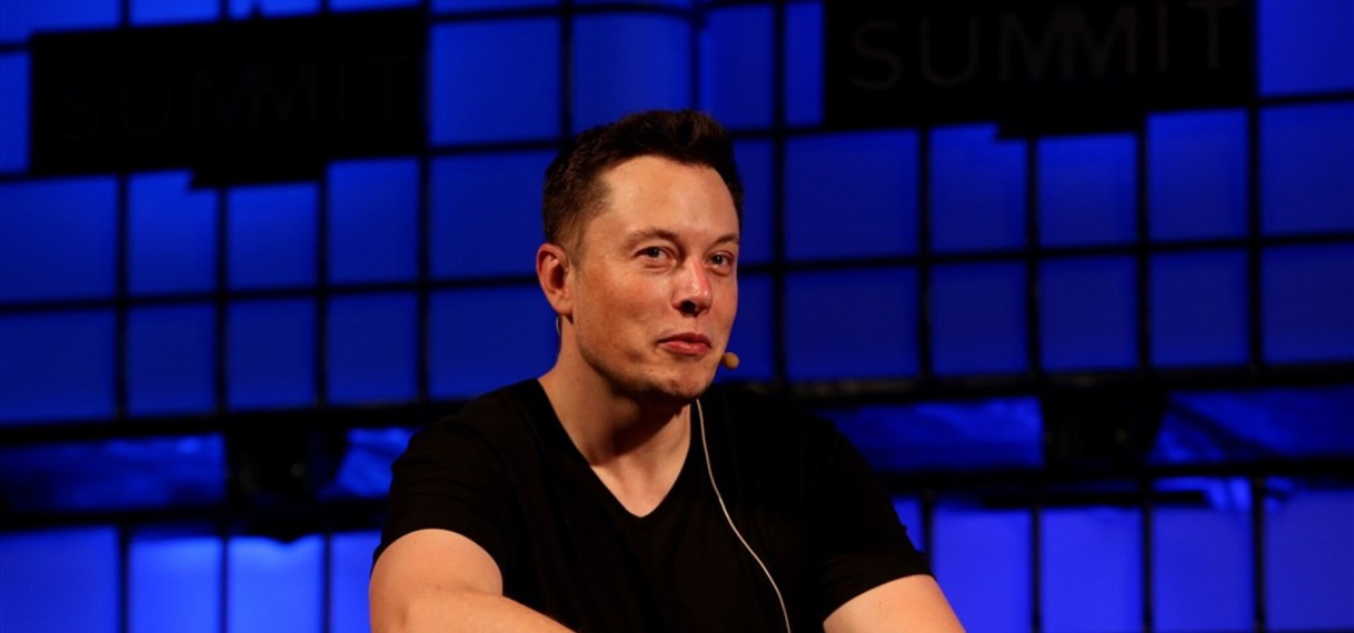 Elon Musk minutenlang uitgejoeld door menigte in San Francisco
