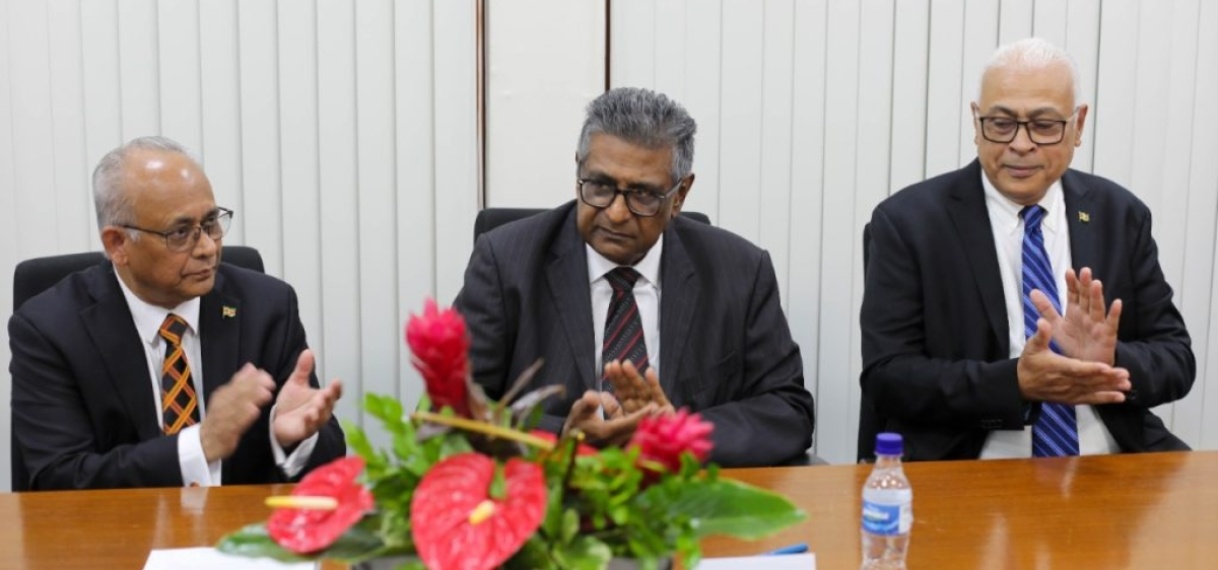 Stanley Raghoebarsing beëdigd als minister Financiën en Planning