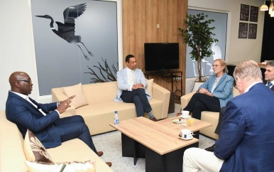 Nederlandse Minister Weerwind in Suriname
