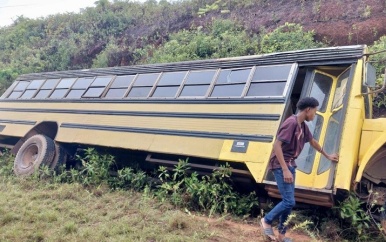 MinOWC doet melding over incident schoolbus te Brokopondo