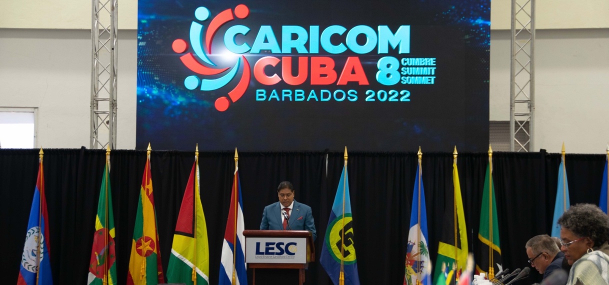 President Santokhi: “CARICOM voor opheffen embargo tegen Cuba”