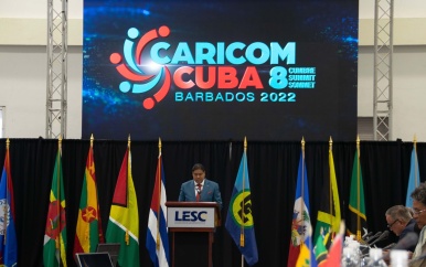 President Santokhi: “CARICOM voor opheffen embargo tegen Cuba”
