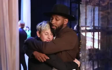 Ellen DeGeneres ‘gebroken’ door overlijden dj tWitch: ‘Hij was familie’