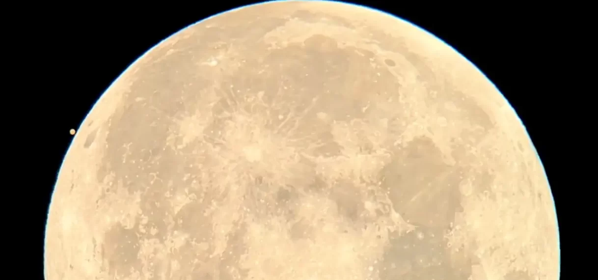 Zo verdween de planeet Mars achter de maan