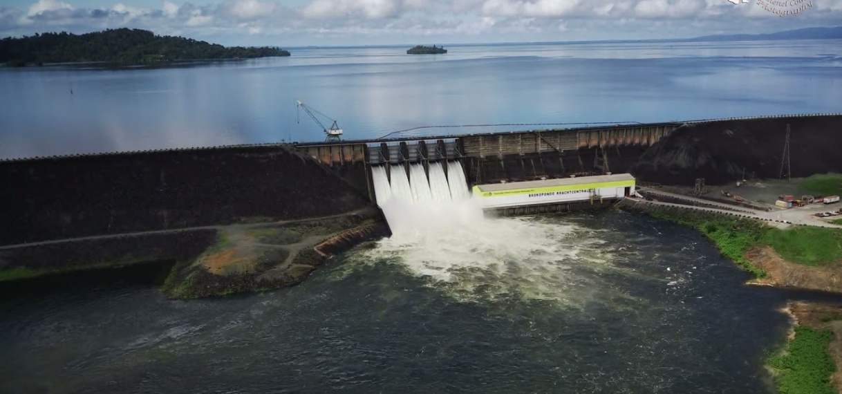 Spuipoorten Afobaka gaan weer open; wateroverlast in laaggelegen gebieden
