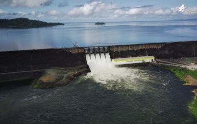 Spuipoorten Afobaka gaan weer open; wateroverlast in laaggelegen gebieden