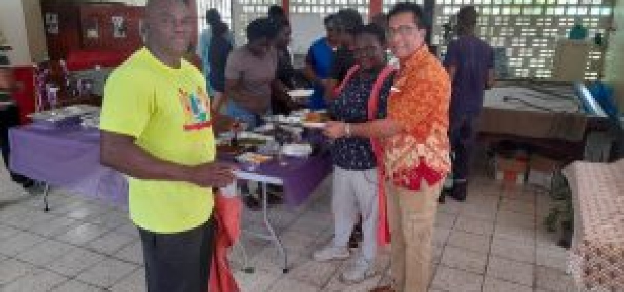 Mofina beweging ondersteunt Huize Ashiana
