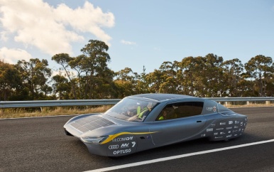 Record voor zonneauto: 1000 km op volle accu binnen 12 uur