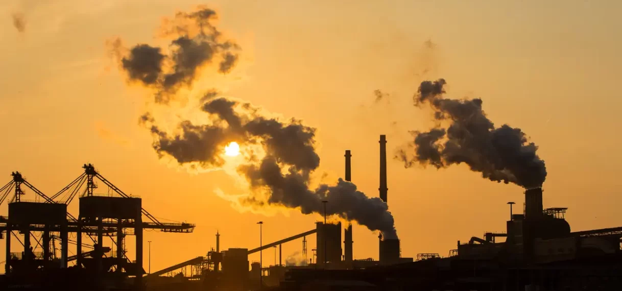 Tata Steel moet uitstoot verder verlagen om aangepaste vergunning te behouden