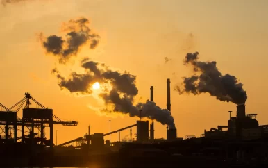 Tata Steel moet uitstoot verder verlagen om aangepaste vergunning te behouden