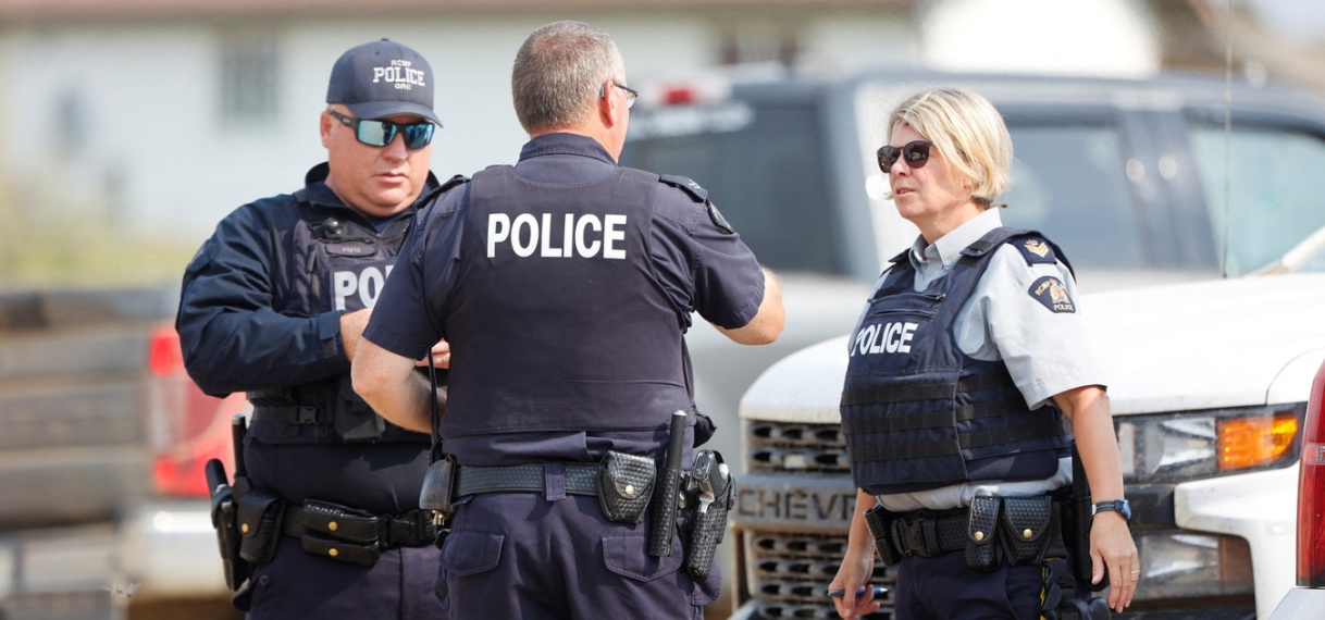 Tienermeisjes ontmoeten elkaar voor het eerst en vermoorden samen onschuldige man (59) in Toronto