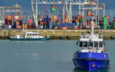 Uithalers opgepakt op Maasvlakte, onder wie jongen van 14