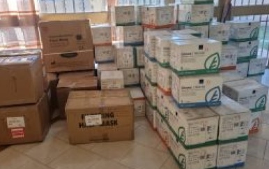 Surinaamse studenten te Cuba ontvangen goederen van Volksgezondheid