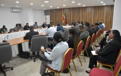 President Santokhi installeert de Project Implementation Unit