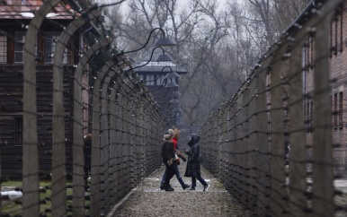 Directeur Auschwitz bij herdenking: Poetin lijdt net als nazi’s aan grootheidswaan