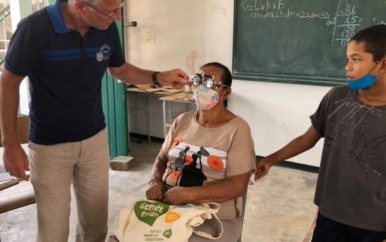 Lions Club Par’bo East en Stichting Zienderogen geven gratis oogmetingen