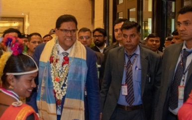Minister Ramdin: “Vooruitzicht schuldherschikking positief”