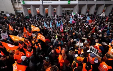 Franse politie zet traangas in bij protesten tegen verhoging pensioensleeftijd