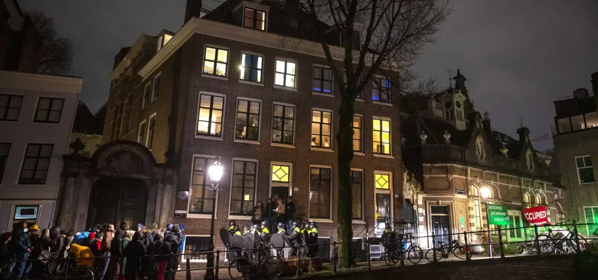 Klimaatactivisten weer op vrije voeten na arrestatie bij ontruiming UvA-pand