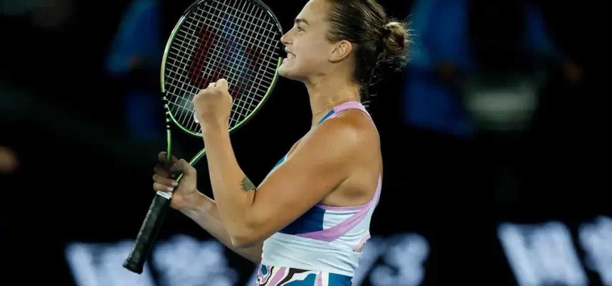 Sabalenka rekent af met Linette en treft Rybakina in finale Australian Open