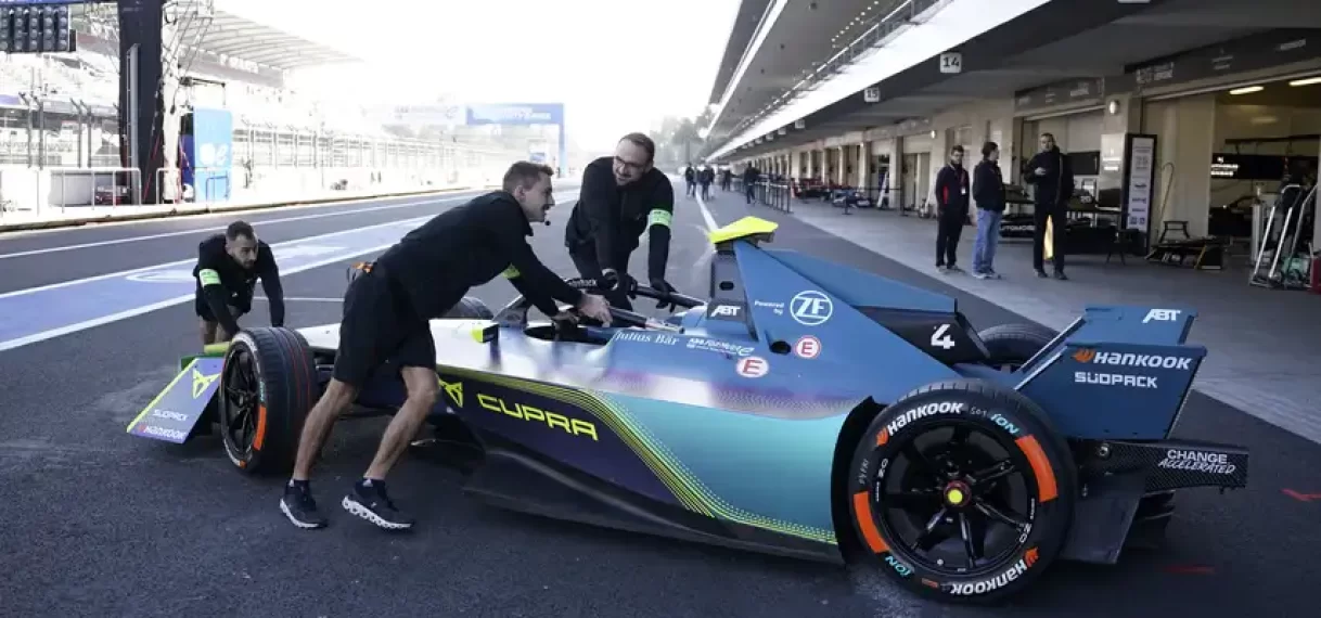 Frijns mist door gebroken pols tweede en derde race van Formule E-seizoen