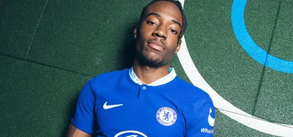 Madueke rondt miljoenentransfer van PSV naar Chelsea af en tekent voor 7,5 jaar