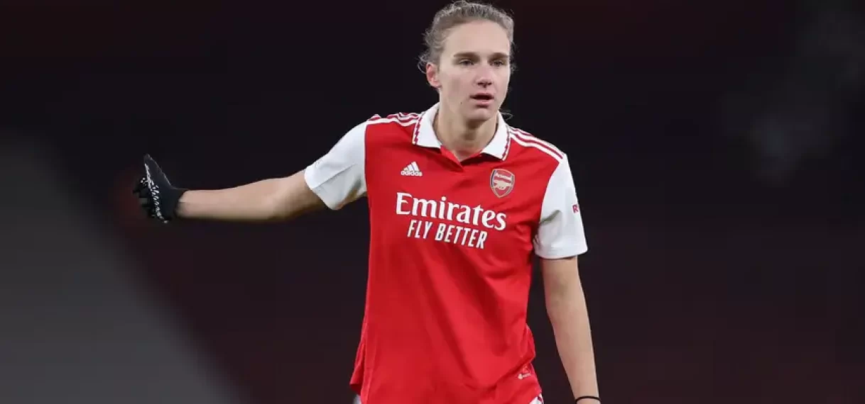 Miedema pleit bij FA voor veldverwarming na gestaakt duel met bizarre glijpartijen