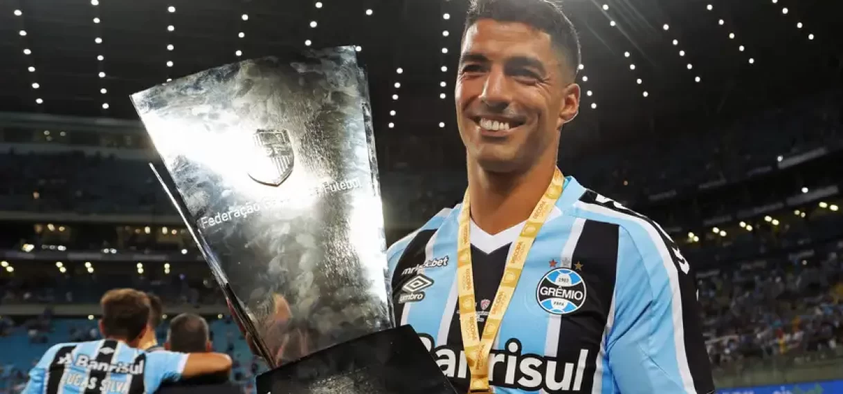 Suárez helpt nieuwe club Grêmio direct aan prijs met hattrick bij debut
