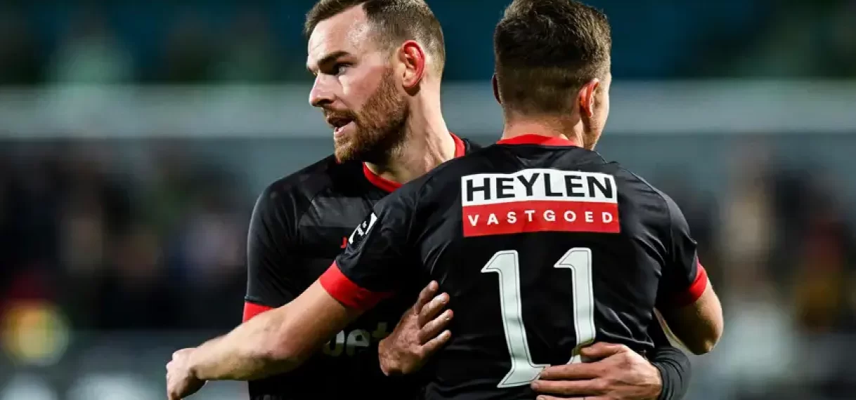 Janssen en Stengs belangrijk voor Antwerp, Kluivert scoort bij bekerzege Valencia