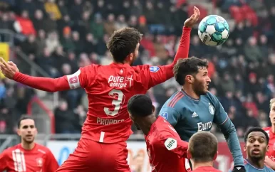 Boze Slot vindt dat Feyenoord tegen Twente ‘overduidelijke penalty’ is onthouden