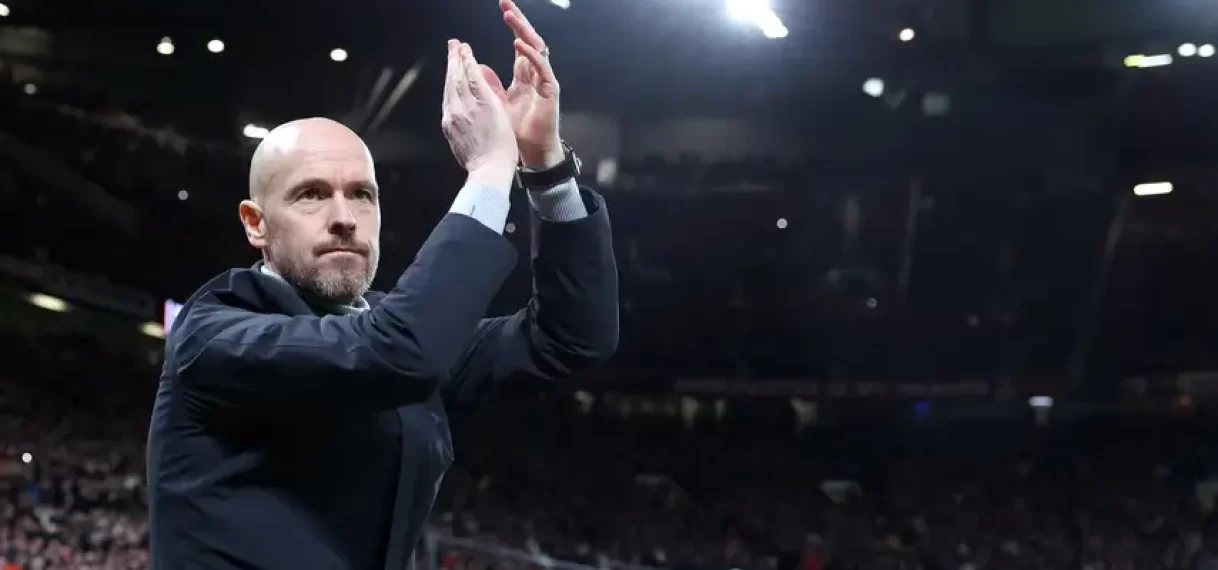 Ten Hag gunt spelers Manchester United een klein biertje na ‘geweldige avond’