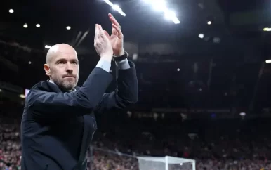 Ten Hag gunt spelers Manchester United een klein biertje na ‘geweldige avond’