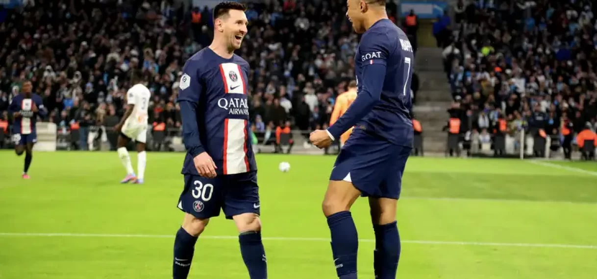 Uitblinkers Messi en Mbappé bereiken mijlpaal bij ruime zege PSG op Marseille