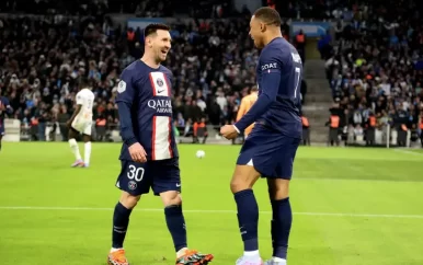 Uitblinkers Messi en Mbappé bereiken mijlpaal bij ruime zege PSG op Marseille